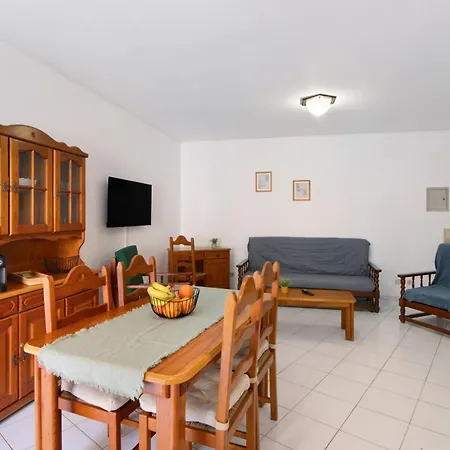 Tranquil Escape - Da Rocha